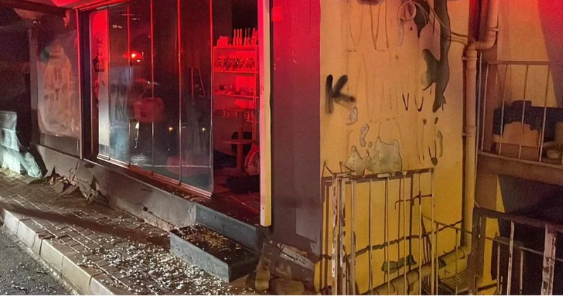 Sarıyer de zemini kayan bina gecekonduya yaslandı Son dakika haberleri