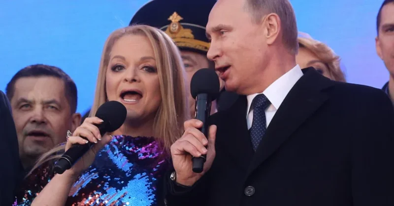 Putin in en sevdiği şarkıcı, tek hareketle Rusya nın en nefret edilen kadını oldu Sözcü Gazetesi