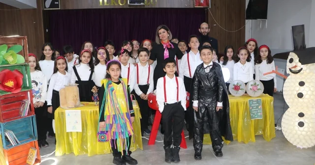 4 üncü sınıf öğrencileri dönüşüme dikkat çekti; pet bardaklar kardan adam, lavabo boruları bisiklet oldu Erzurum Haberleri