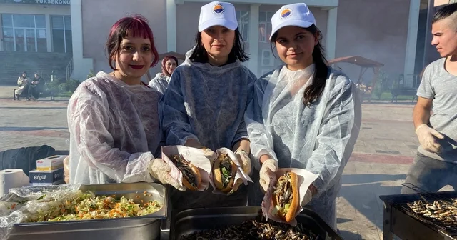 Sinop ta şenlikte 1 ton hamsi tüketildi Sinop Haberleri