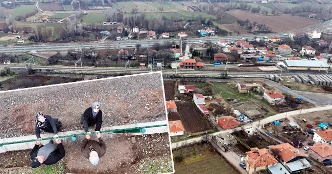 Kemal Sunal ın filmi gerçek oldu: Mahalle ikiye bölündü! 5 kilometre yol yürüyorlar: 70 senedir buradayım, bu işten hiçbir şey anlamadım