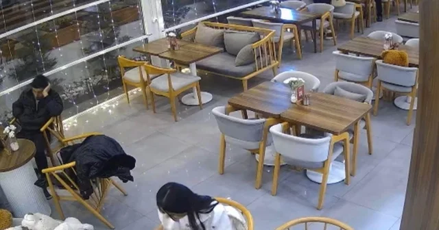 Kontrolden çıkan otomobil kafeteryaya girdi: Saniyelerle kurtuldular Kayseri Haberleri