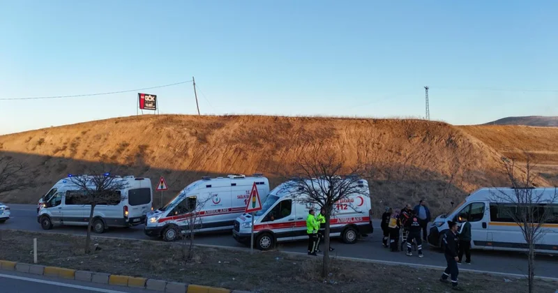 Kırıkkale de üç servis aracı zincirleme kaza yaptı: 10 yaralı