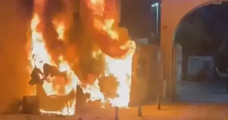 Sümbül Efendi Camii nin girişindeki güvenlik kulübesinde yangın İstanbul Haberleri