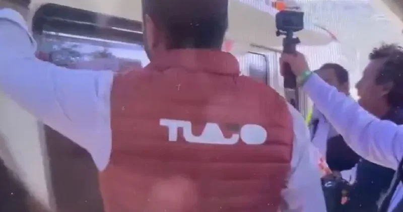 Kendi açtığı trene binemedi! Belediye Başkanının zor anları kamerada