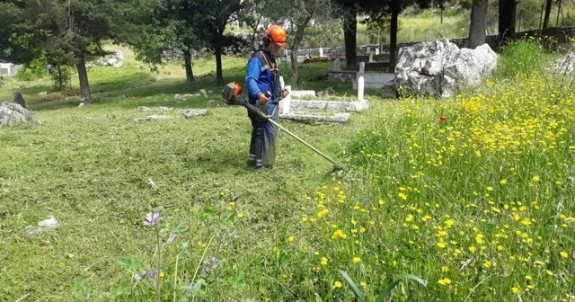 Muğla da mezarlıklarda temizlik ve bakım çalışmaları aralıksız sürüyor Muğla Haberleri