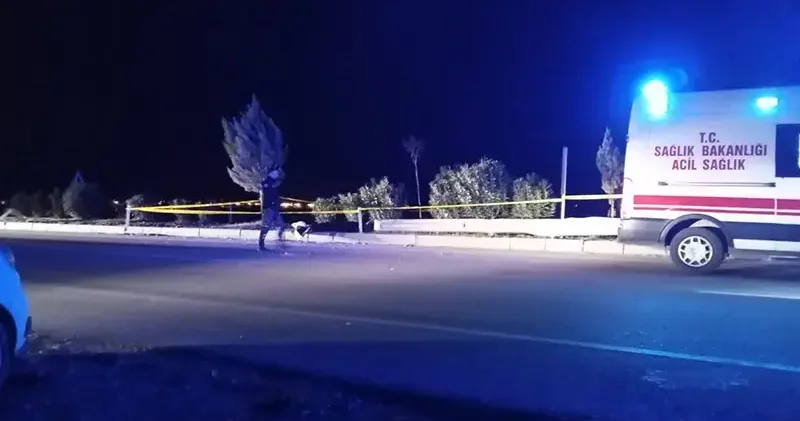 Adana da motosiklet refüje çarptı; 1 ölü, 1 yaralı