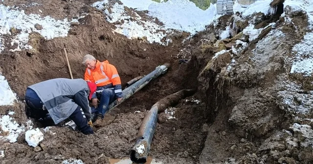 Ilgar Dağı Geçidi nde tünel çalışmasında su borusu patladı Ardahan Haberleri