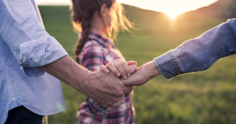 Çocukların yanında konuşmamanız gereken 5 şey