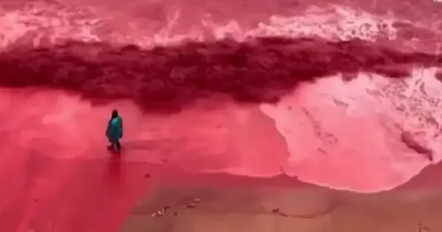 Kızıl Sahil de deniz suyunun rengi yağışın ardından kızıla döndü VİDEO İZLE