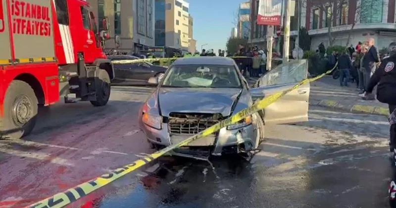 İstanbul da bir araç kaldırımda yürüyenlere çarptı