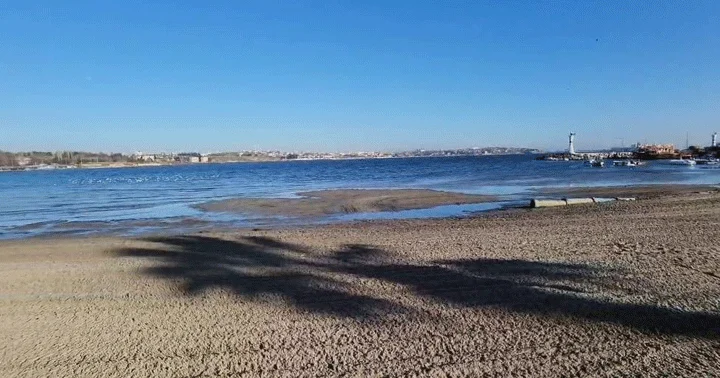 Tekirdağ da deniz 20 metre çekildi! Kum adacıkları oluştu