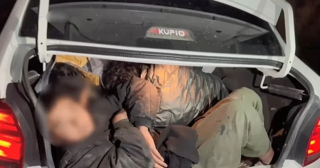 Kars ta bagaja istiflenen düzensiz göçmenler jandarma yakalandı Kars Haberleri