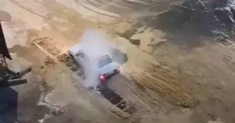 Otomobilini patlayan suda yıkadı Tekirdağ Haberleri