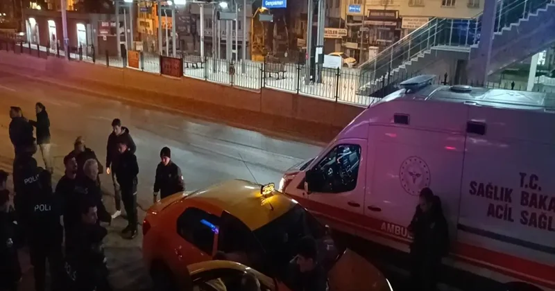 Polis memuru tartıştığı genci taksinin içinde başından vurdu