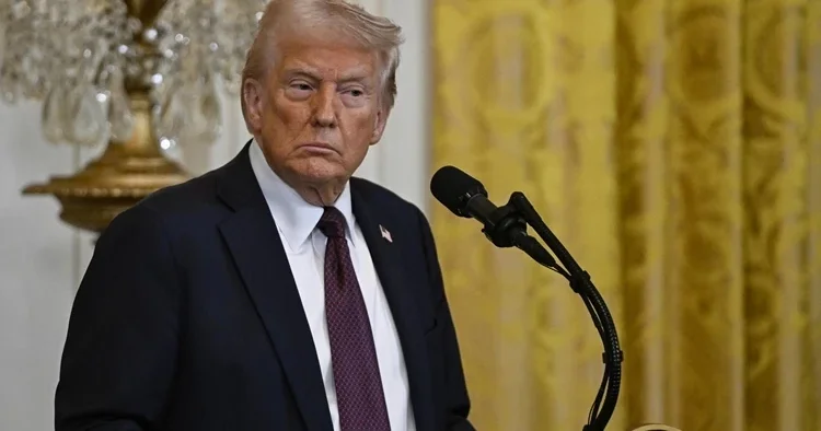 Venezuela rejiminin Yabancı Terör Örgütü olarak tanımlandığını duyurdu! Trump: Tam abluka emri veriyorum