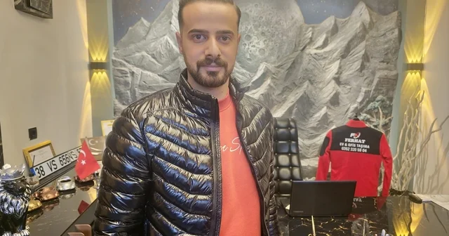 Sosyal medyada öğrendiği Heimlich manevrası bebeğin hayatını kurtardı Kayseri de boğazına şeker kaçan bebeği Keimlich manevrası ile kurtaran esnaf o anları anlattı Esnaf Ferhat Sarıca: Ufak şeyler hayat kurtarır Kayseri Haberleri