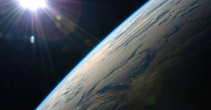 NASA, Dünya nın çıplak gözle görülemeyen hidrojen tacını görüntüledi