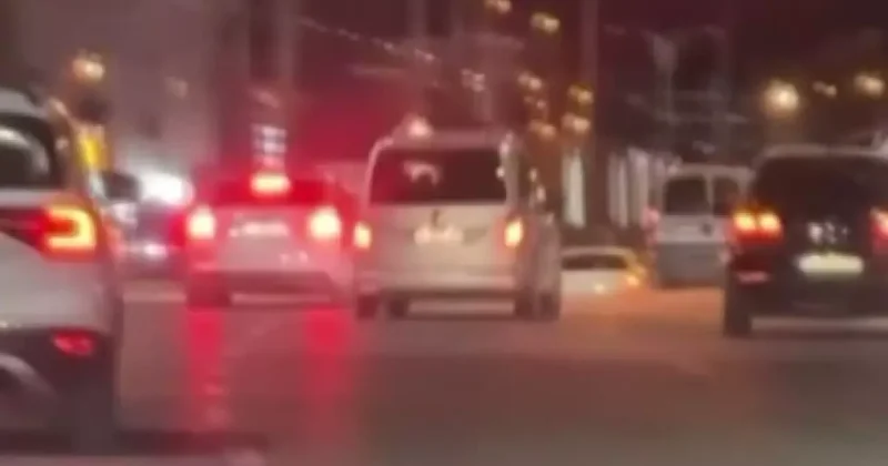 Makas atarak trafikte tehlike saçtı: Kazadan kıl payı kurtuldu