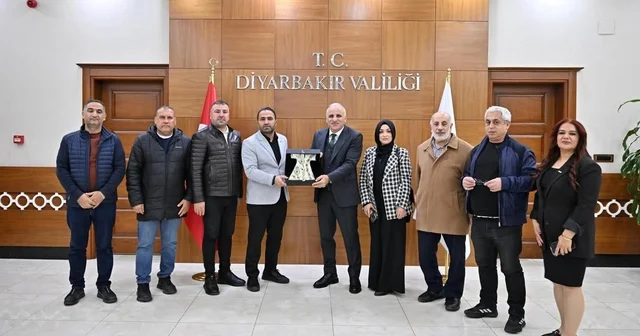 TÜRSAB Mezopotamya Bölge Temsil Kurulu Başkanı Baturay, Vali Zorluoğlu nu ziyaret etti Diyarbakır Haberleri