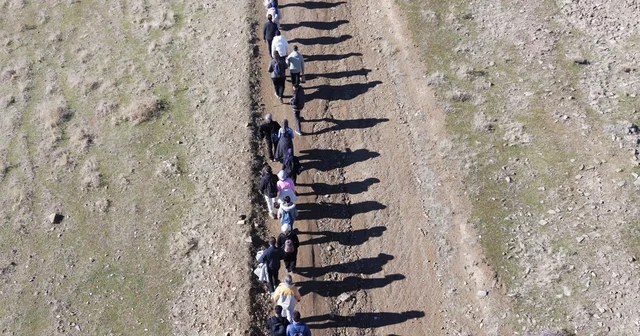 Muş ta Adımlarla Keşfet projesi kapsamında doğa yürüyüşü Adımlarla Keşfet projesiyle Muş ta yeni dijital yürüyüş rotaları Muş Haberleri