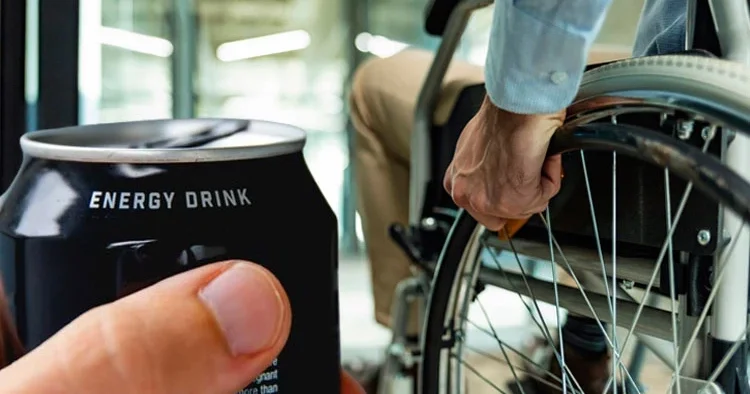 Çok sağlıklı ve formdaydı ama enerji içecekleri yüzünden felç geçirdi! Sekiz yıl sonra bile tamamen iyileşemedi