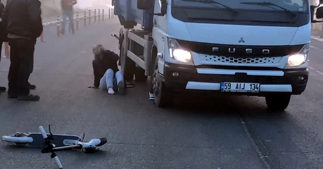 Devrilen skuterin sürücüsünün ayağının üzerinden kamyonet geçti Tekirdağ Haberleri