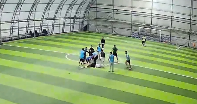 Son dakika: Burdur da iki grup arasında halı saha kavgası yaşandı Son dakika haberleri