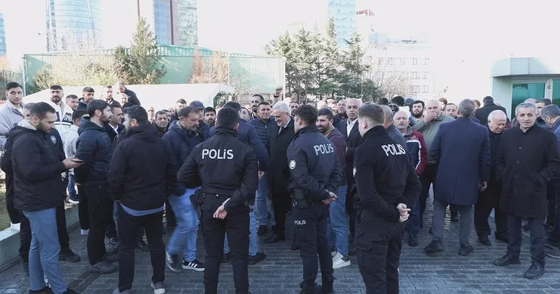 Sarıyer’de pazar günü krizi! Pazarcılardan belediye önünde protesto Sözcü Gazetesi