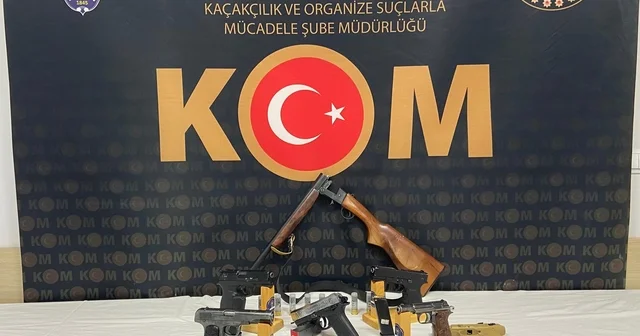 Kastamonu da bir ev ile iş yerinde 7 ruhsatsız tabanca ve tüfek yakalandı Kastamonu Haberleri