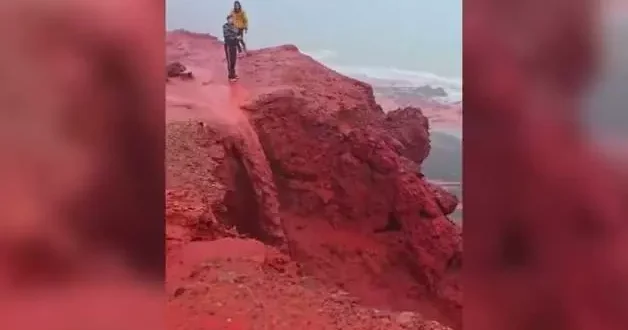 İran’da ‘kan kırmızısı’ dalgalar sosyal medyayı salladı: Kehanet mi, bilim mi?