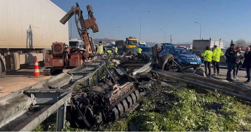 Son dakika: Bursa da TIR a arkadan çarpan kamyonetin sürücüsü şoför koltuğunda sıkıştı Son dakika haberleri