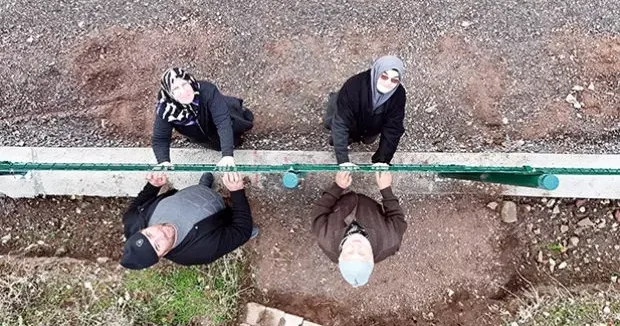 Kayseri haberleri Kayseri de bir mahalle tel örgüyle ikiye bölündü! Bölge halkı şaşkın 17 Aralık 2025