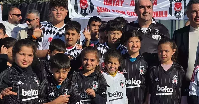 Beşiktaş tan deprem bölgesi Hatay da Bu Forma Benden Sana Kardeşim Kampanyası