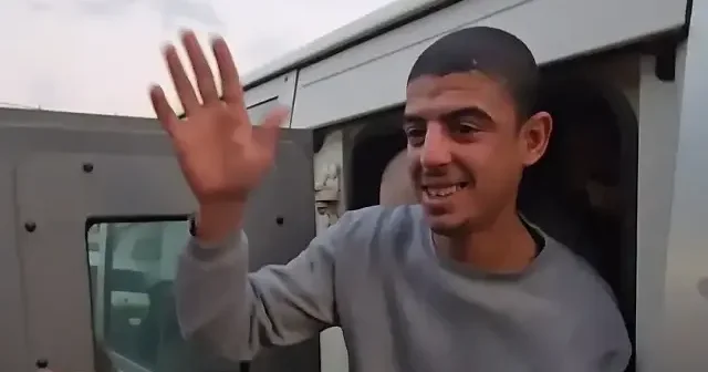 İşgalcilerin serbest bıraktığı 11 Filistinli tutsak evine döndü VİDEO İZLE