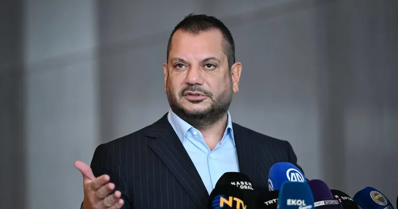 Trabzonspor Başkanı Ertuğrul Doğan ın aracına çirkin saldırı! Büyük skandala korumalar engel oldu...