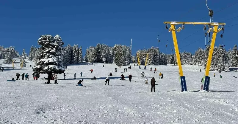 Hem sömestr hem hafta sonu olunca Uludağ’a akın ettiler