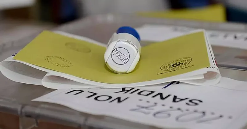 Seçim anketinde bu kez gençlere soruldu! CHP ile AK Parti arasında fark açıldı... Üçüncü sırada sürpriz parti