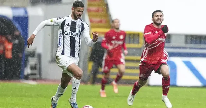 Süper Lig de günün açılış maçı: Karlar altında puanlar paylaşıldı