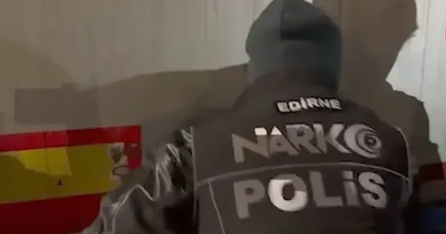 Edirne’de zehir tacirlerine dev darbe: 300 kilogramlık uyuşturucu ele geçirildi VİDEO İZLE