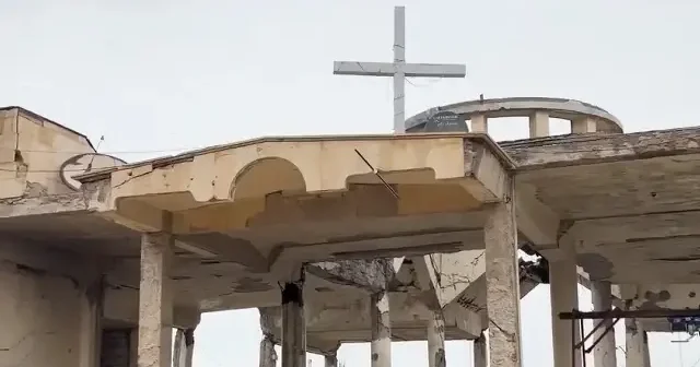 SDG li teröristler kiliseyi karargah yapmış: İbadethanenin ortasında açılan tüneller gün yüzüne çıktı VİDEO İZLE