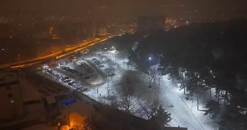 Aydos Ormanı karla beyaza büründü; aileler karın keyfini çıkardı