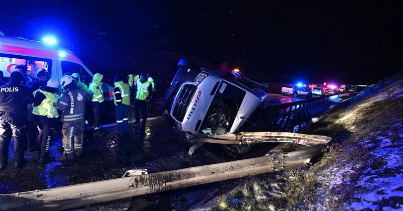 İstanbul da minibüs devrildi: 11 yaralı