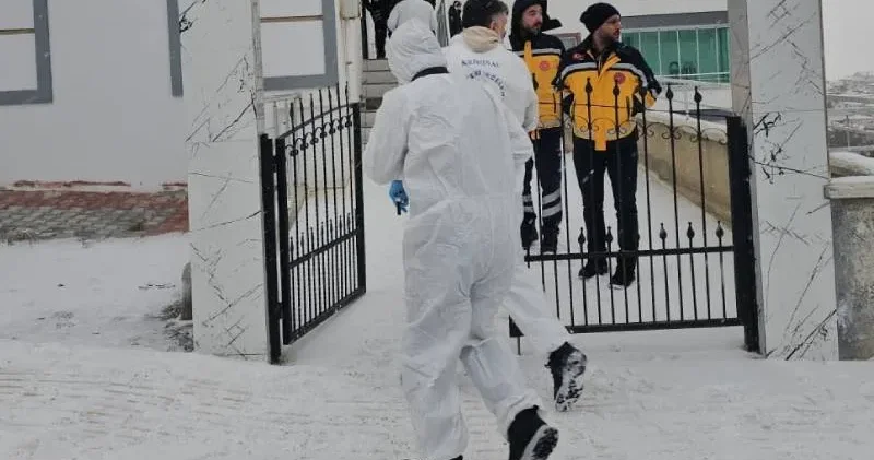 Çorum da karı koca evlerinde silahla vurulmuş halde ölü bulundu