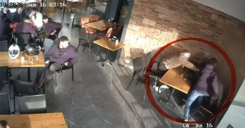 Fırında kanlı kavga! Gençlere bıçaklı saldırı kamerada