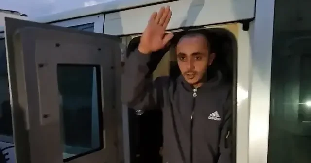 İsrail in alıkoyduğu Filistinli 7 tutsak serbest bırakıldı VİDEO İZLE