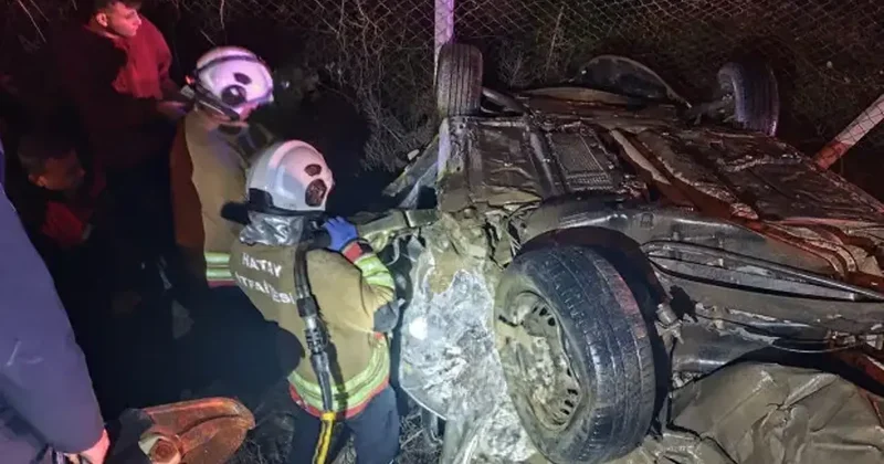 Hatay da korkunç kaza: Çarpışan araçlardan biri takla attı: 2 ölü, 3 yaralı