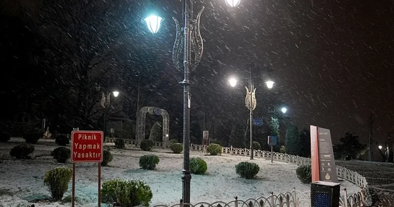 İstanbul’da kar manzaraları: Çamlıca Tepesi beyaza büründü