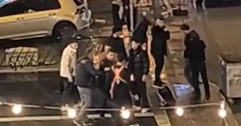 Lokanta çalışanlarıyla müşteriler arasındaki kavga kamerada