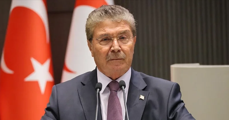 KKTC Başbakanı Üstel den Rum bakana tepki: Türkiye garantördür, işgalci değil Dış Haberler